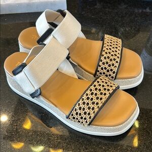 Vera Pelle Cream and Black‎ Contemporary Sandals